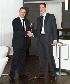 ERP-S, Business Partner Steven Winkler und Andreas Marreck  von Savecall; Gratulation zum größten Mobilfunkrahmen- vertragsabschluss in der Region Bayern.